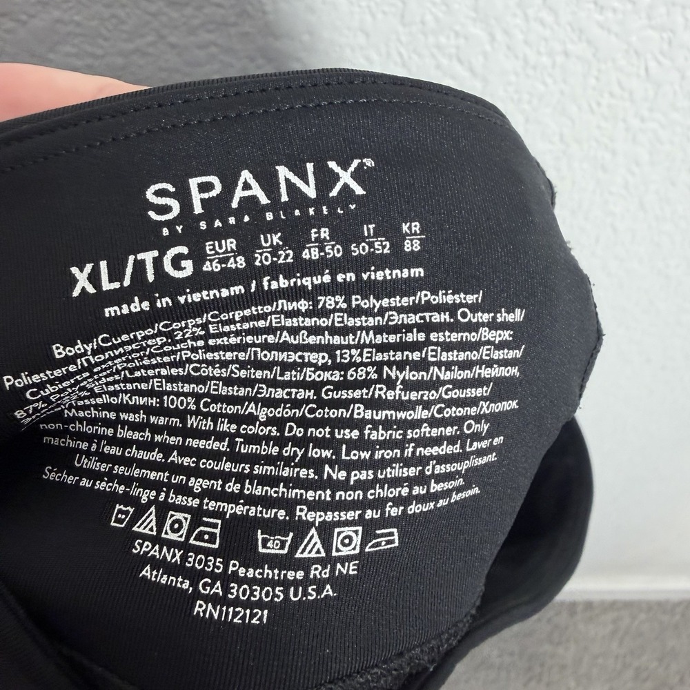 Spanx Get Moving Short Size XL Black Double Layered Active Workout Athletic - Picture 2 of 11
